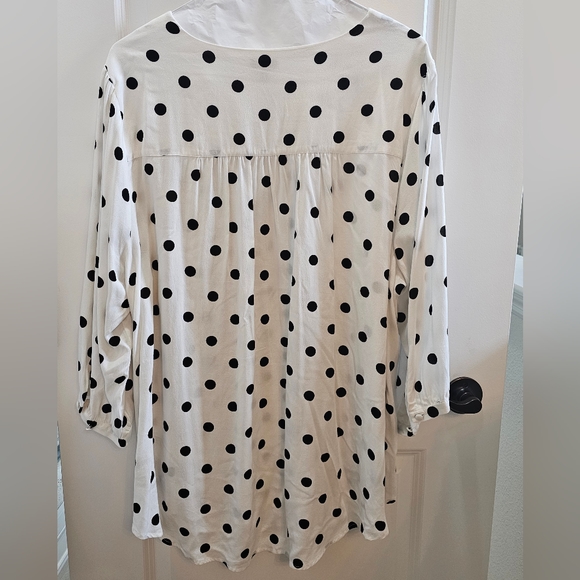 Worn 1x Torrid Crepe Chain Detail Blouse - Picture 4 of 10